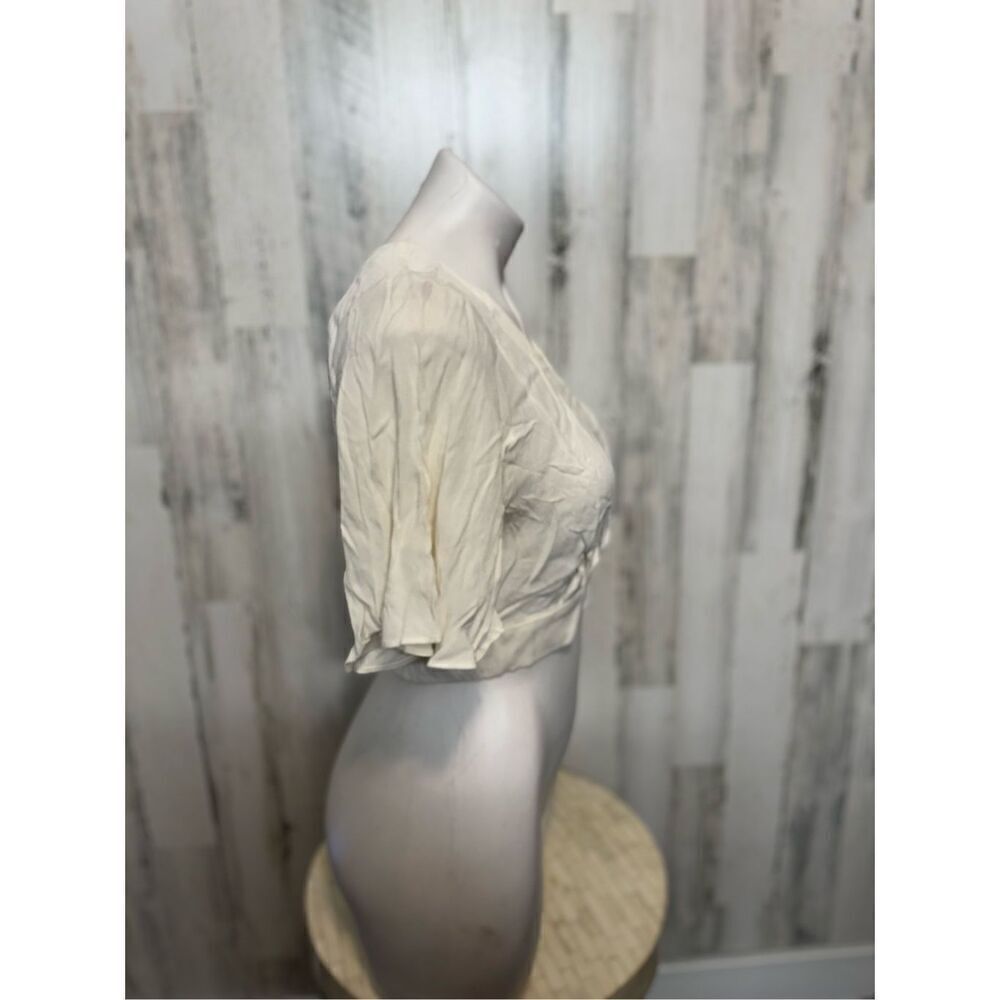 White blouse  - Picture 2 of 6
